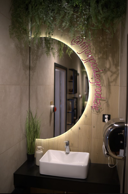 Designerskie lustro z podświetleniem