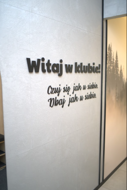 Witaj w klubie — napis powitalny
